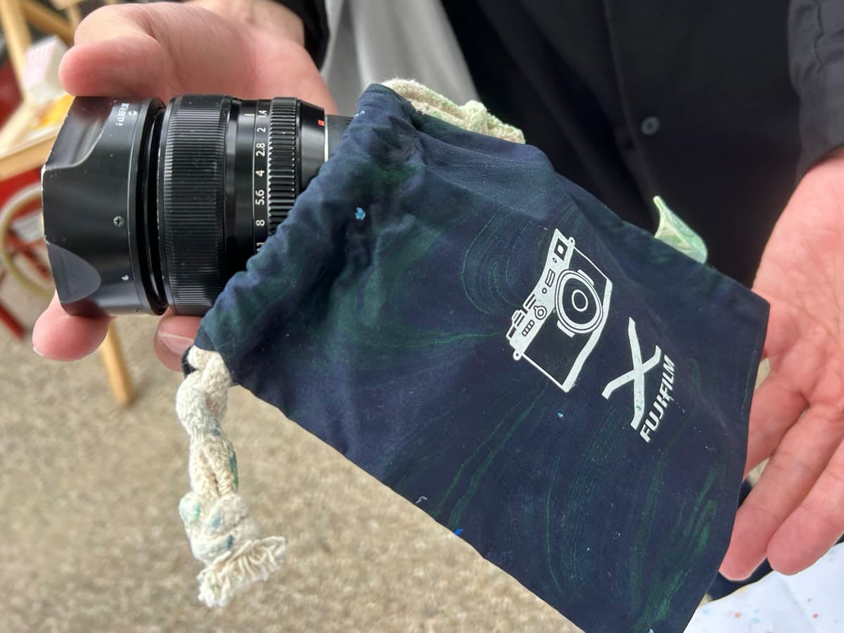 富士フイルム様のロゴが入った巾着袋はカメラのレンズを入れるのに最適なサイズ