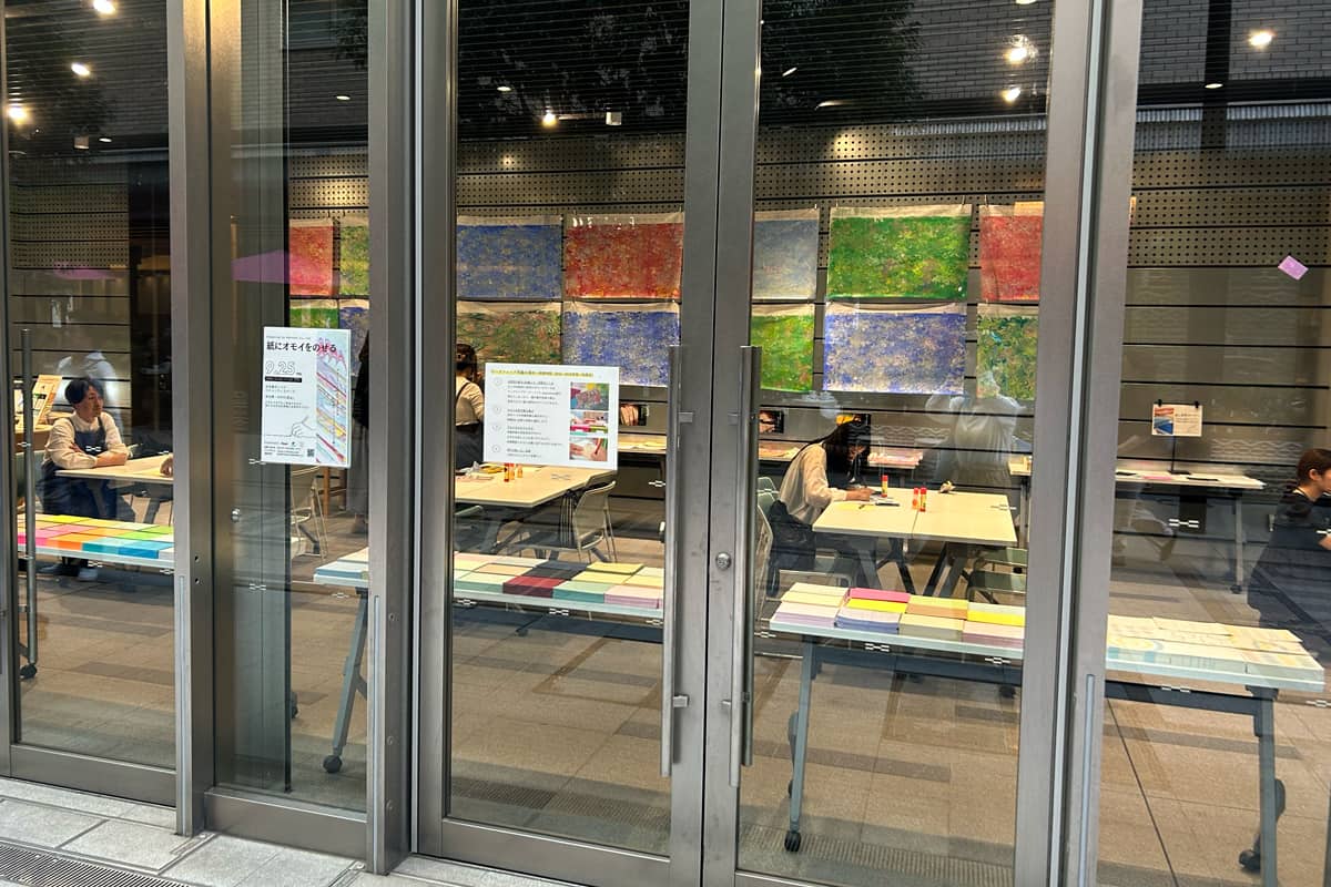 世界にひとつだけのお手紙づくりのマーブリングペーパーワークショップ日本橋LOOP会場の様子