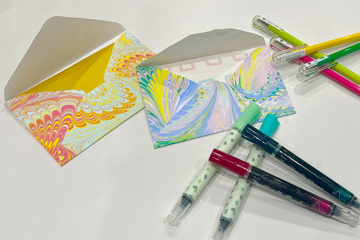 世界にひとつだけのお手紙づくりのマーブリングペーパーワークショップぺんてる様のぺんと一緒に