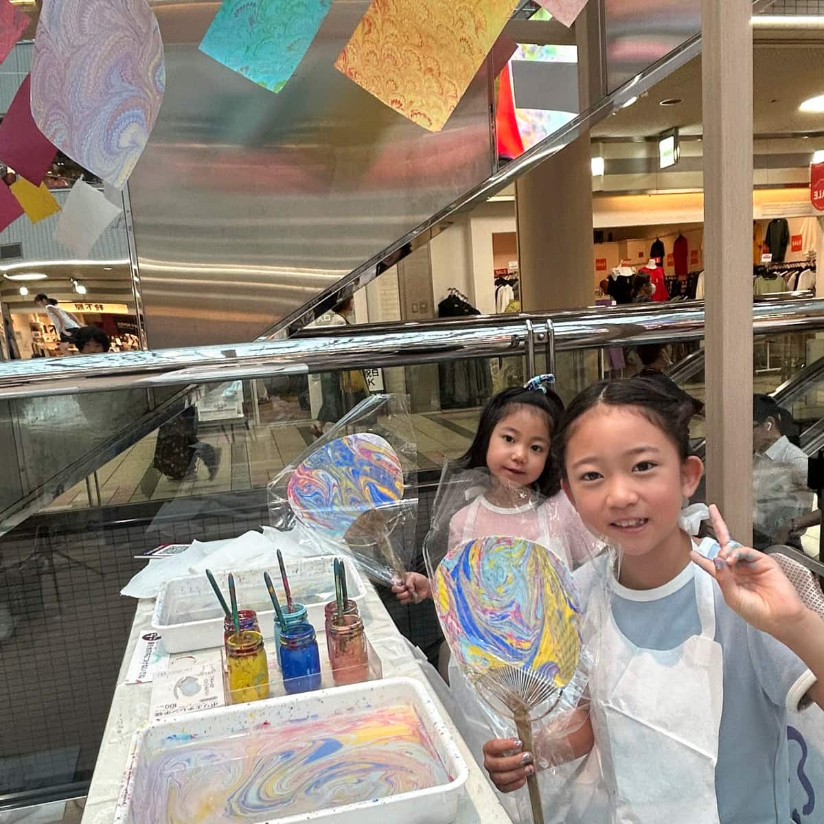 木製うちわをマーブリング