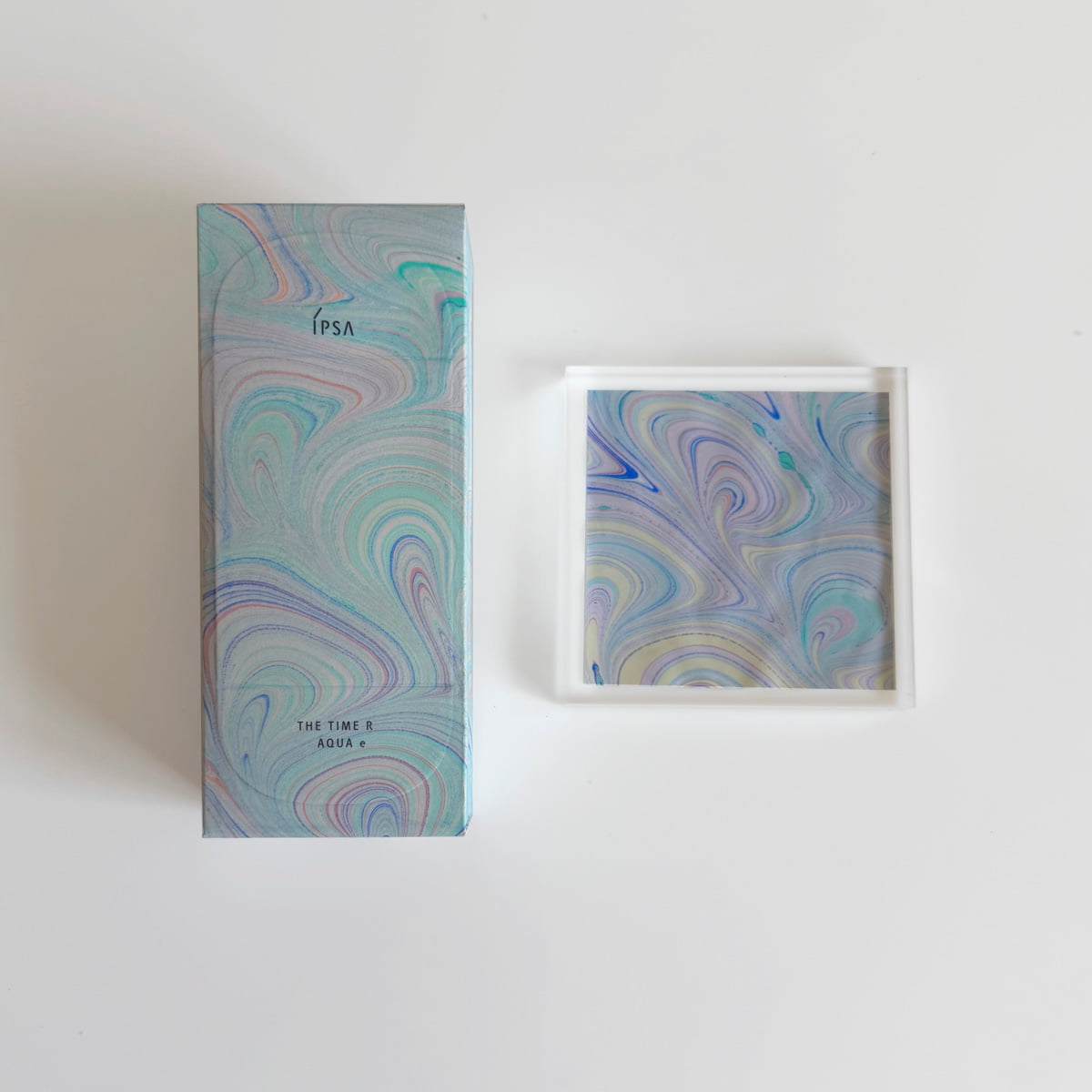 イプサの薬用化粧水「ザ・タイムR アクア」のマーブリングデザイン