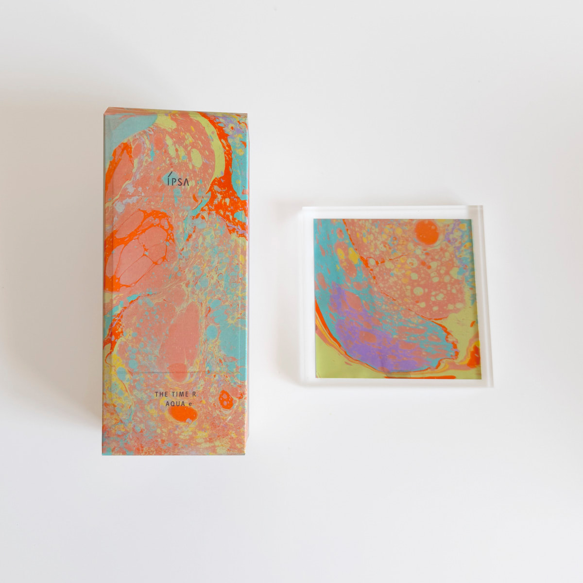 イプサの薬用化粧水「ザ・タイムR アクア」のマーブリングデザイン