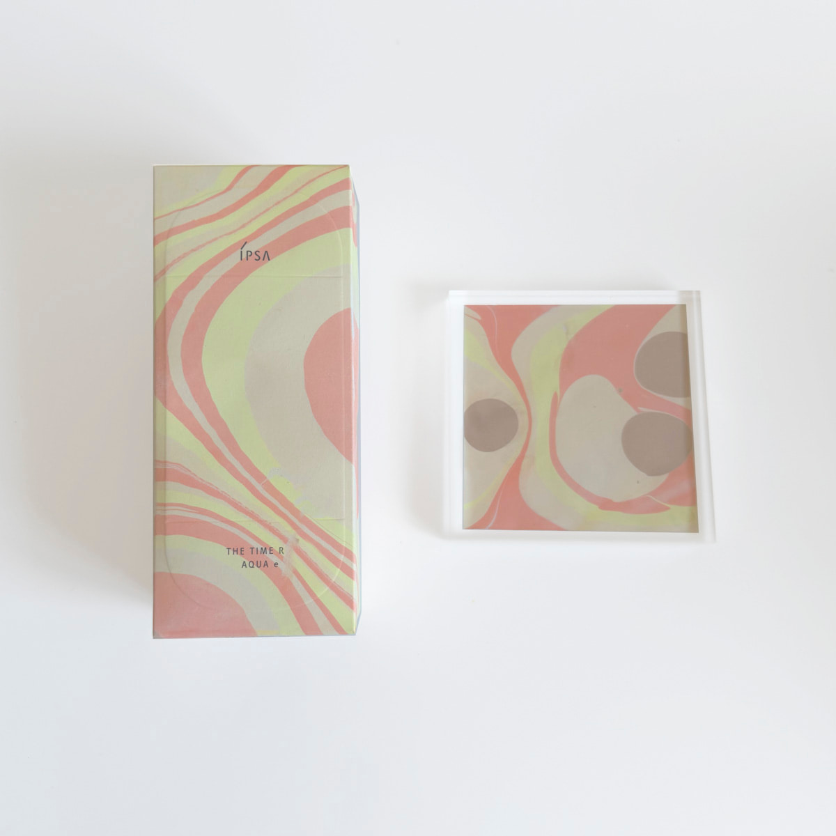 イプサの薬用化粧水「ザ・タイムR アクア」のマーブリングデザイン