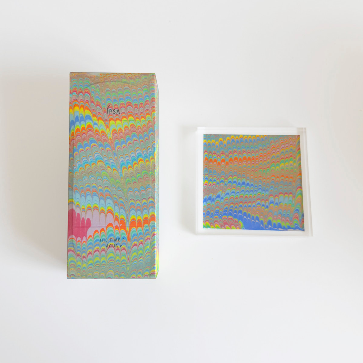 イプサの薬用化粧水「ザ・タイムR アクア」のマーブリングデザイン