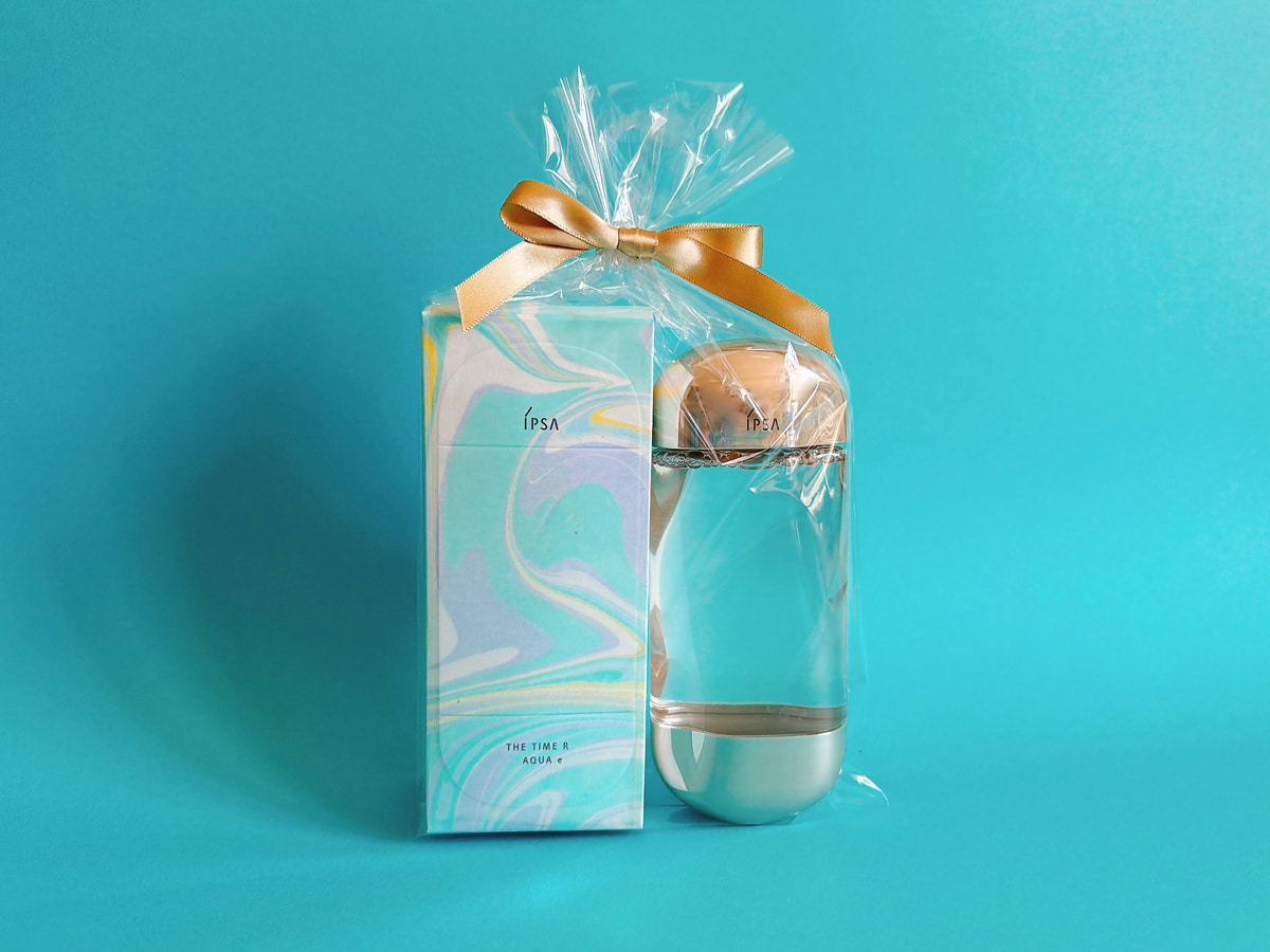 新アクアのボックスをマーブリングしてラッピング