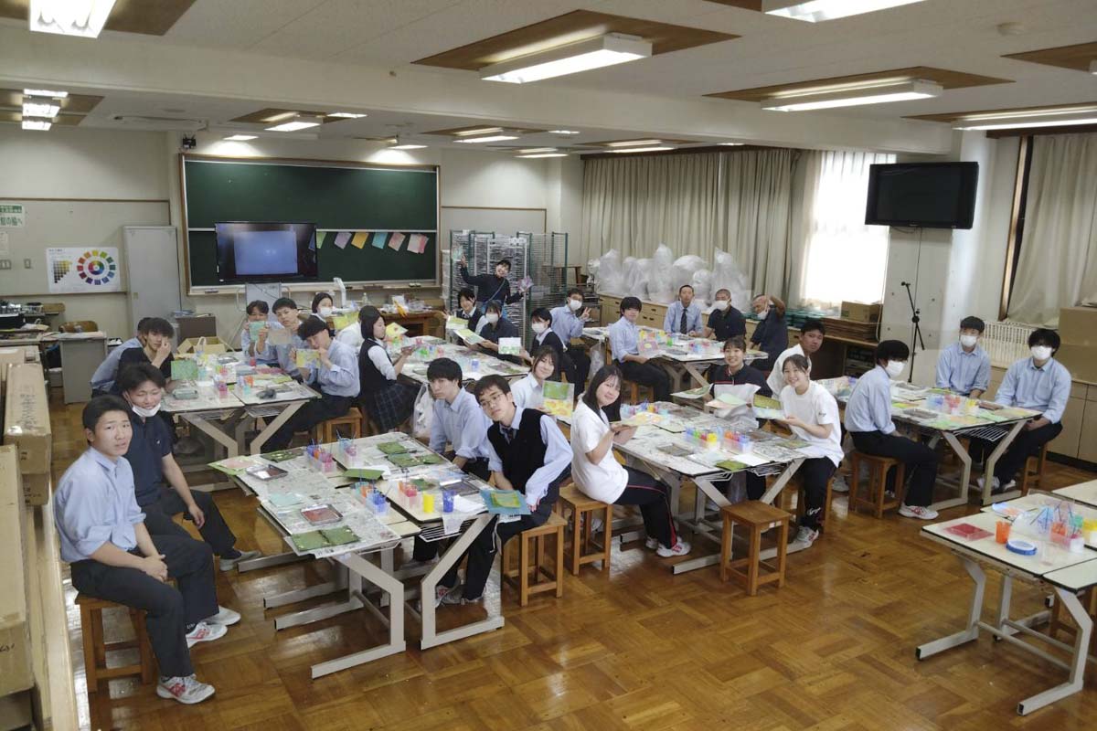 水戸葵陵高校にてマーブリングワークショップの課外授業を開催しました