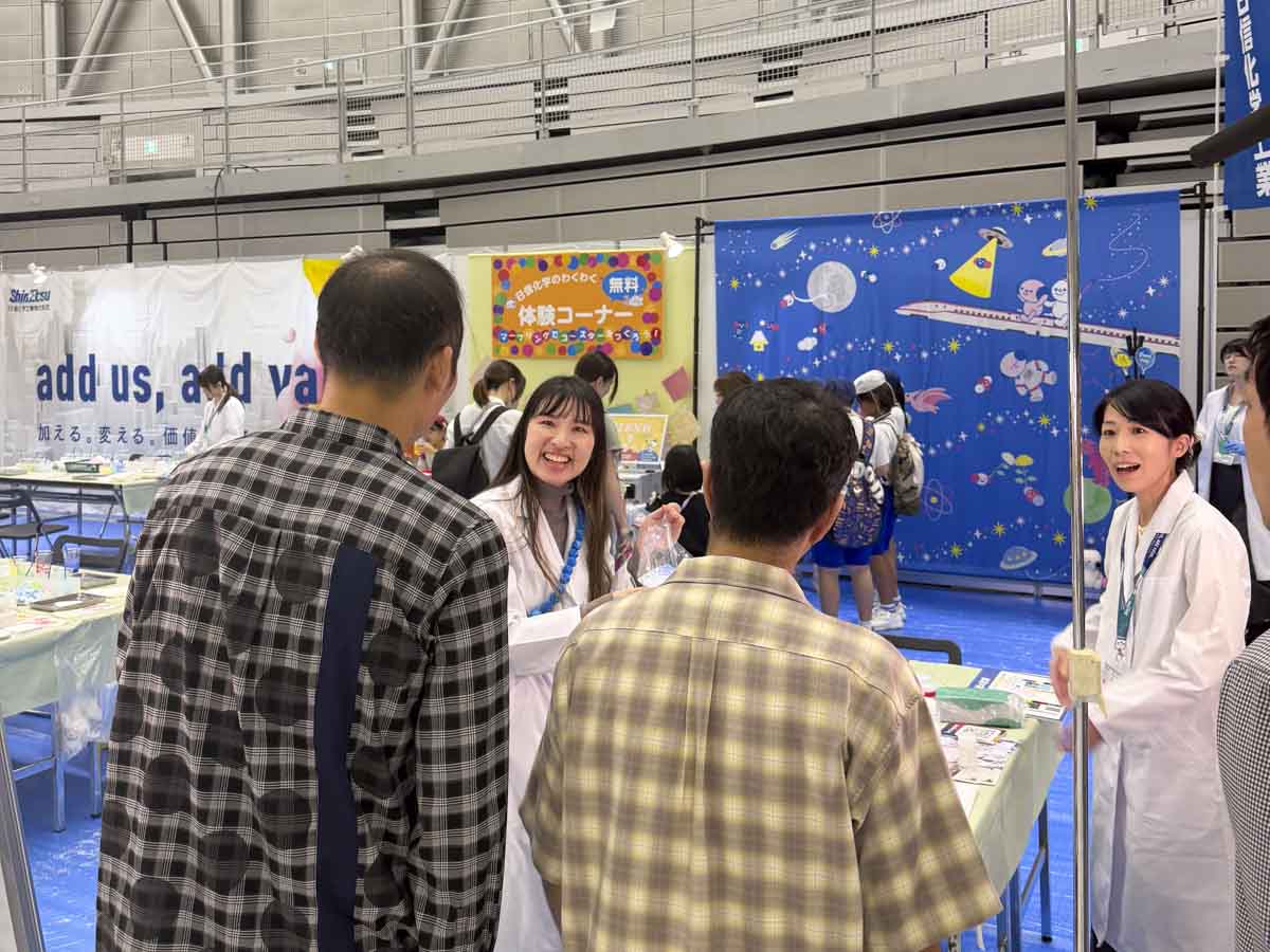 越前モノづくりフェスタ2026ではM-1グランプリ2022王者・ウエストランドさん、MCのちぇく田さんも、福井テレビ『せっかくなので』のロケでマーブリングを体験